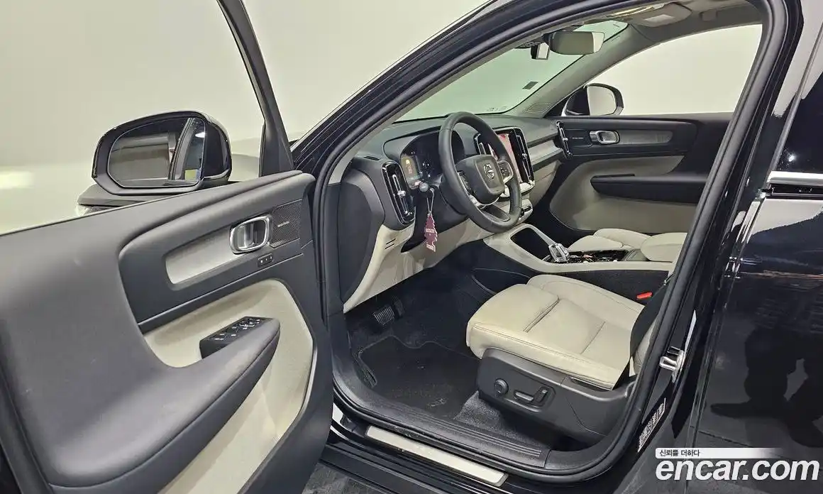 Volvo XC40 2024 2.0 Автомат в Москве № 326031, фото 17