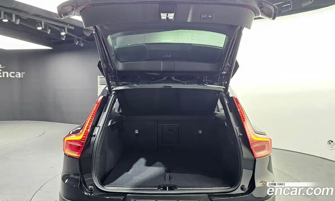 Volvo XC40 2024 2.0 Автомат в Москве № 326031, фото 7