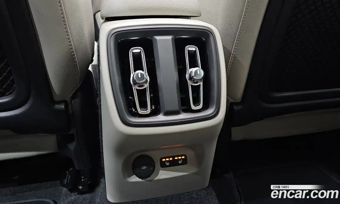 Volvo XC40 2024 2.0 Автомат в Москве № 326031, фото 8