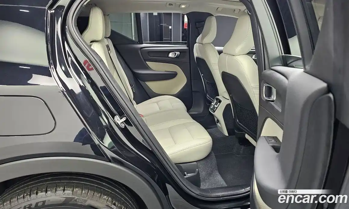 Volvo XC40 2024 2.0 Автомат в Москве № 326031, фото 10