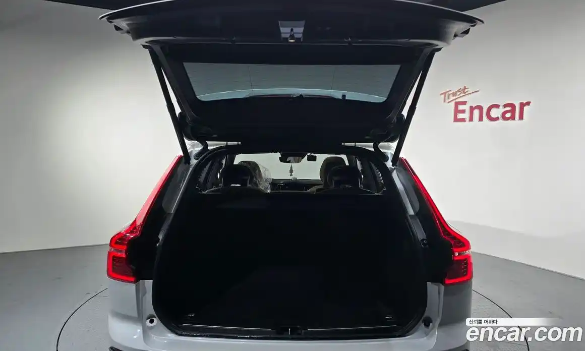 Volvo XC60 2018 2.0 Автомат в Москве № 344237, фото 16