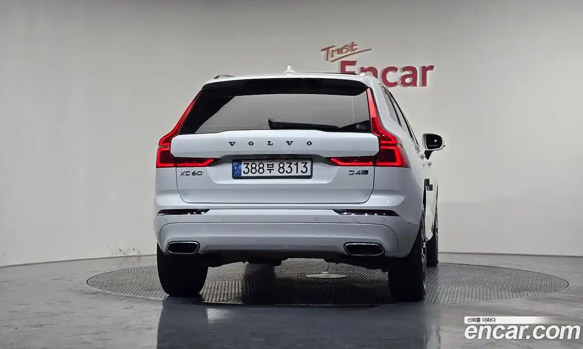 Volvo XC60 2018 2.0 Автомат в Москве № 344237, фото 3