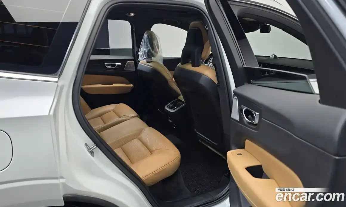 Volvo XC60 2018 2.0 Автомат в Москве № 344237, фото 5