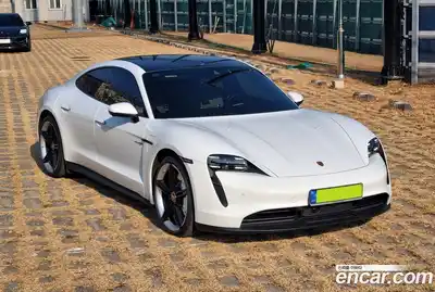Porsche Taycan, 2024