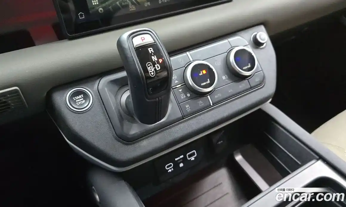 Land Rover Defender 2020 2.0 Автомат в Москве № 392372, фото 9