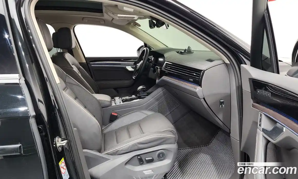 Volkswagen Touareg 2023 3.0 Автомат в Москве № 428928, фото 11