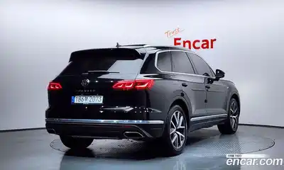 Volkswagen Touareg 2023 3.0 Автомат в Москве № 428928, миниатюра 2