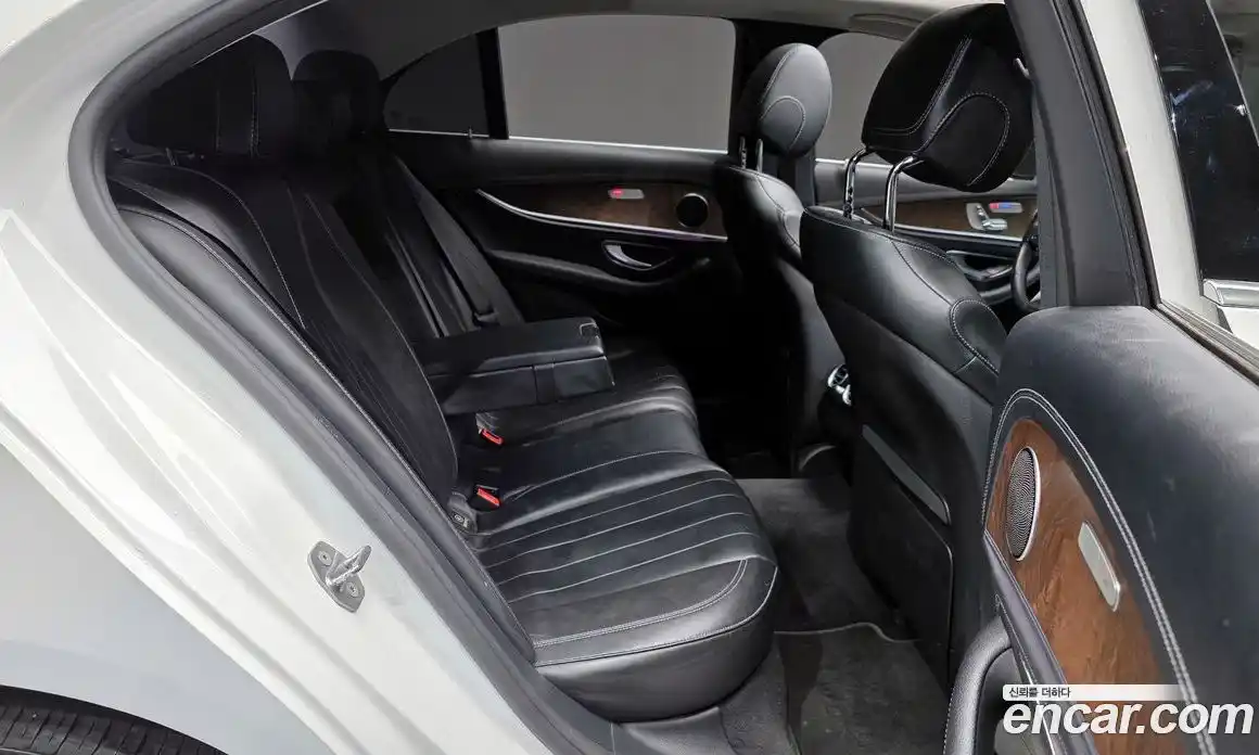 Mercedes-Benz E-Class 2017 2.0 Автомат в Москве № 466855, фото 12