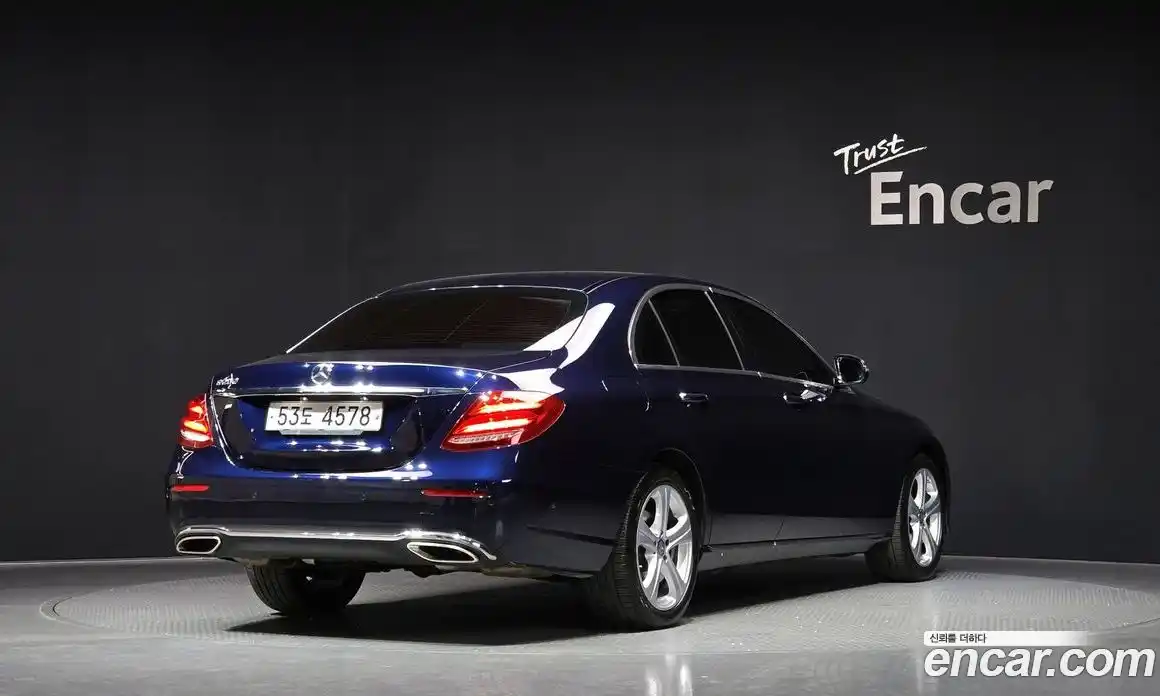 Mercedes-Benz E-Class 2017 2.0 Автомат в Москве № 137638, фото 3