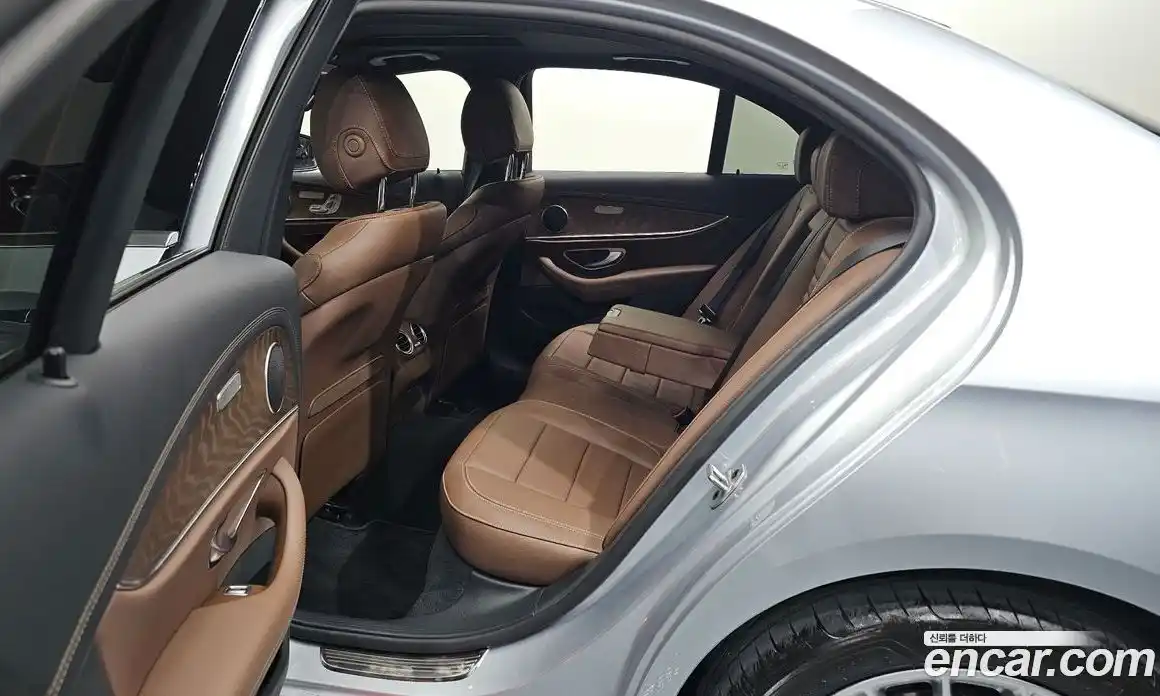 Mercedes-Benz E-Class 2022 2.0 Автомат в Москве № 140104, фото 11