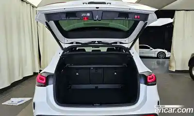 Mercedes-Benz GLA-Class 2023 2.0 Автомат в Москве № 160142, миниатюра 2