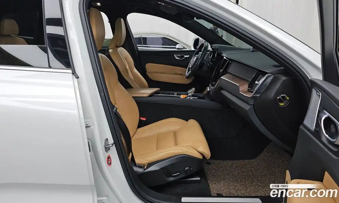 Volvo XC60 2021 2.0 Автомат в Москве № 164386, фото 13