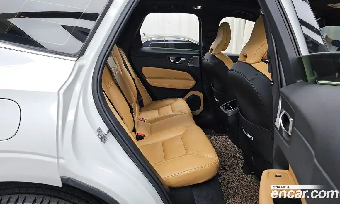 Volvo XC60 2021 2.0 Автомат в Москве № 164386, фото 14