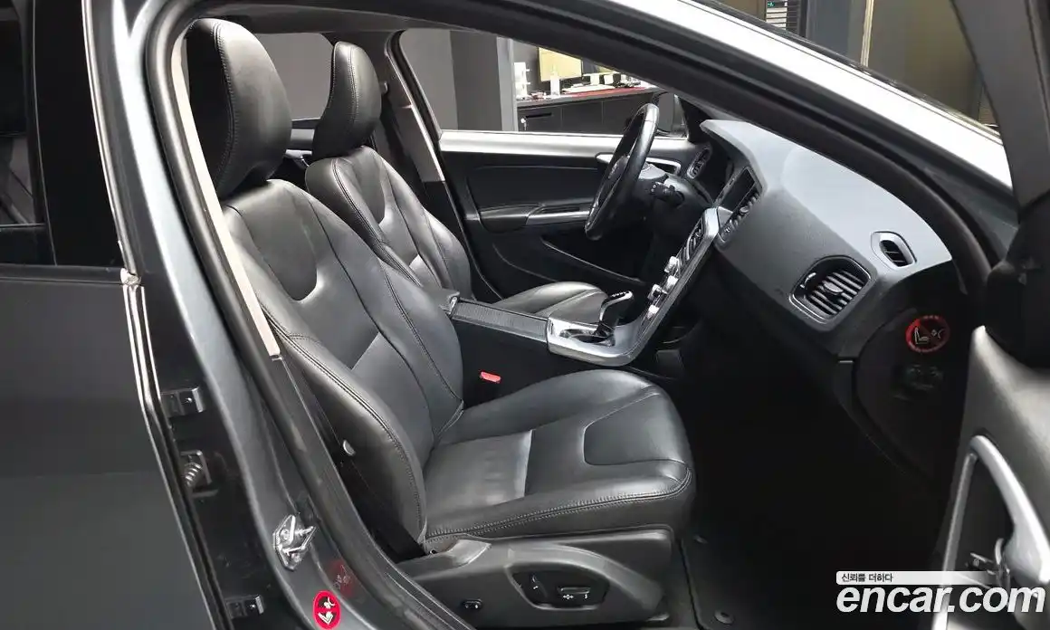 Volvo V60 2017 2.0 Автомат в Москве № 164649, фото 15