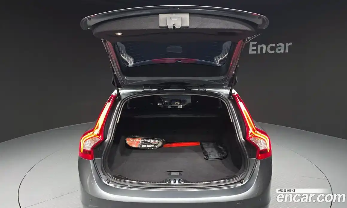 Volvo V60 2017 2.0 Автомат в Москве № 164649, фото 8