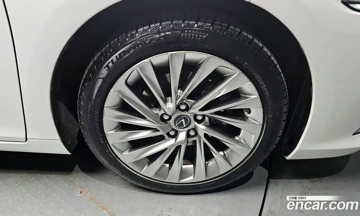 Lexus ES 2021 2.5 Автомат в Москве № 168134, фото 17