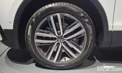 Volkswagen Tiguan 2023 2.0 Автомат в Москве № 168520, миниатюра 5