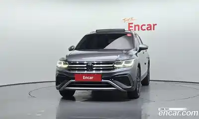 Volkswagen Tiguan 2022 2.0 Автомат в Москве № 168572, миниатюра 3
