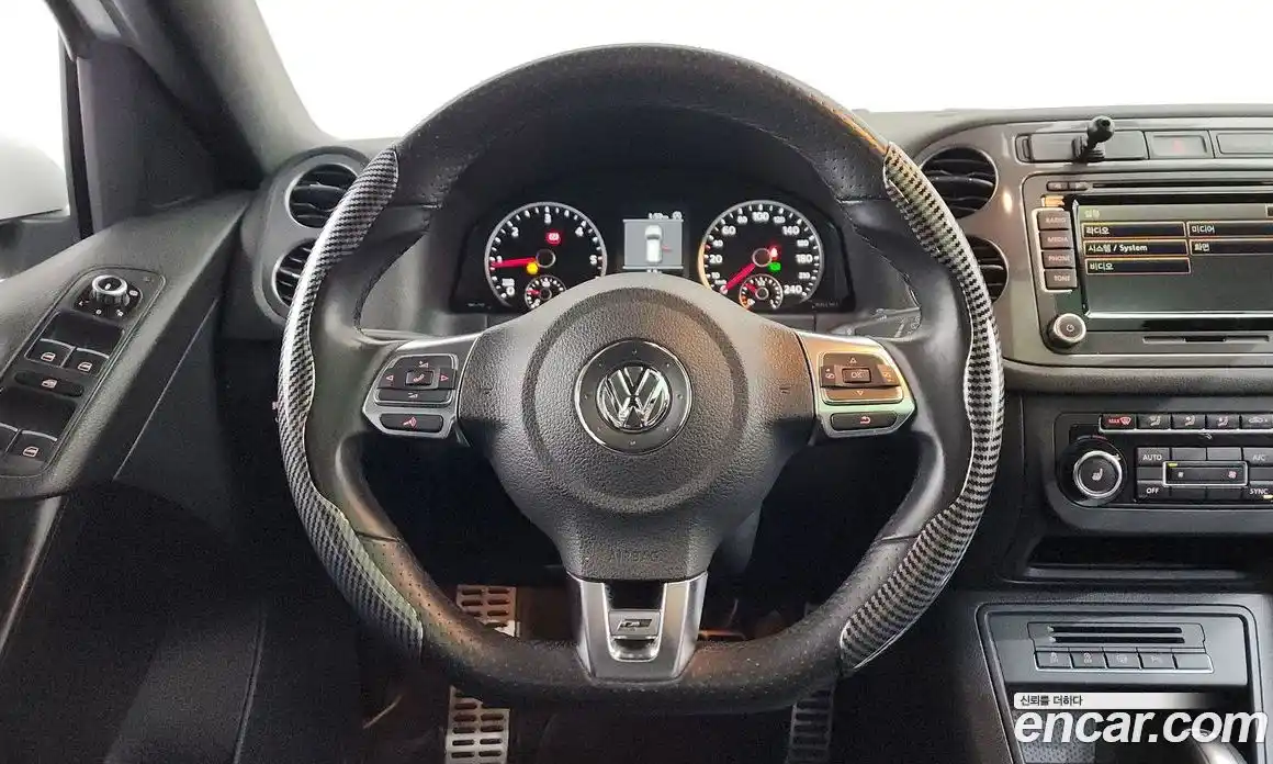 Volkswagen Tiguan 2014 2.0 Автомат в Москве № 168956, фото 12