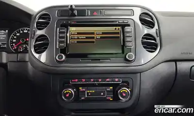 Volkswagen Tiguan 2014 2.0 Автомат в Москве № 168956, миниатюра 3