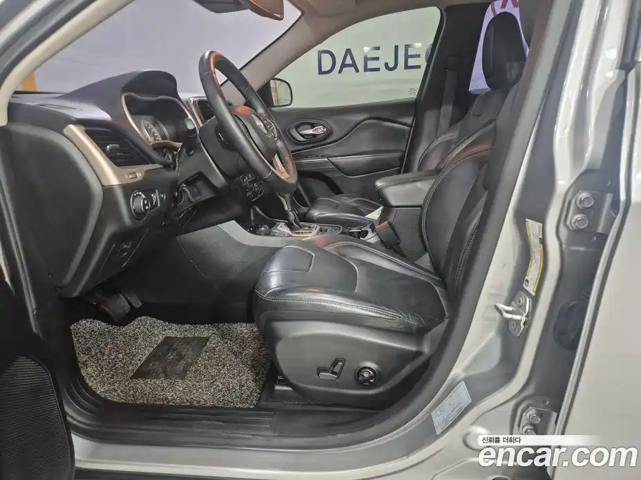 Jeep Cherokee 2015 2.0 Автомат в Москве № 170066, фото 11