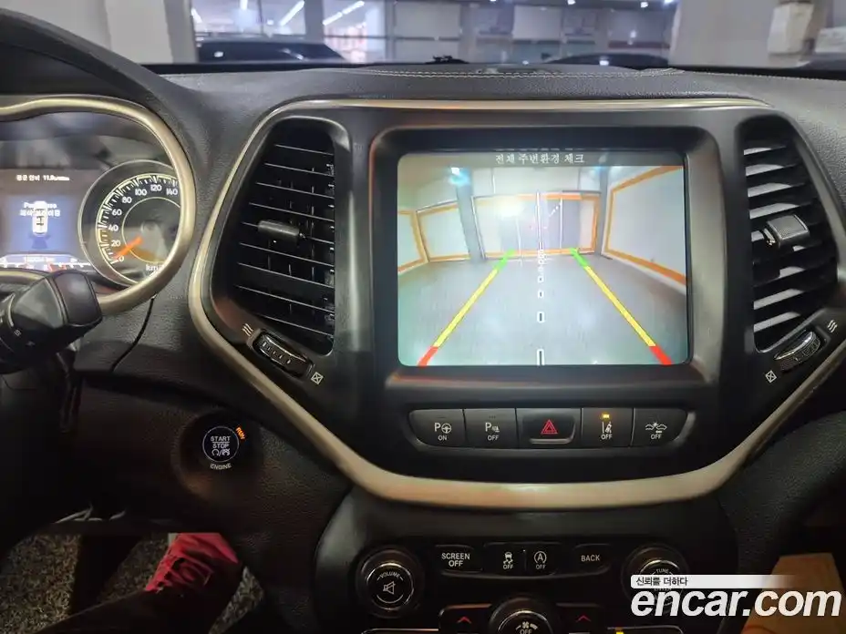 Jeep Cherokee 2015 2.0 Автомат в Москве № 170066, фото 13