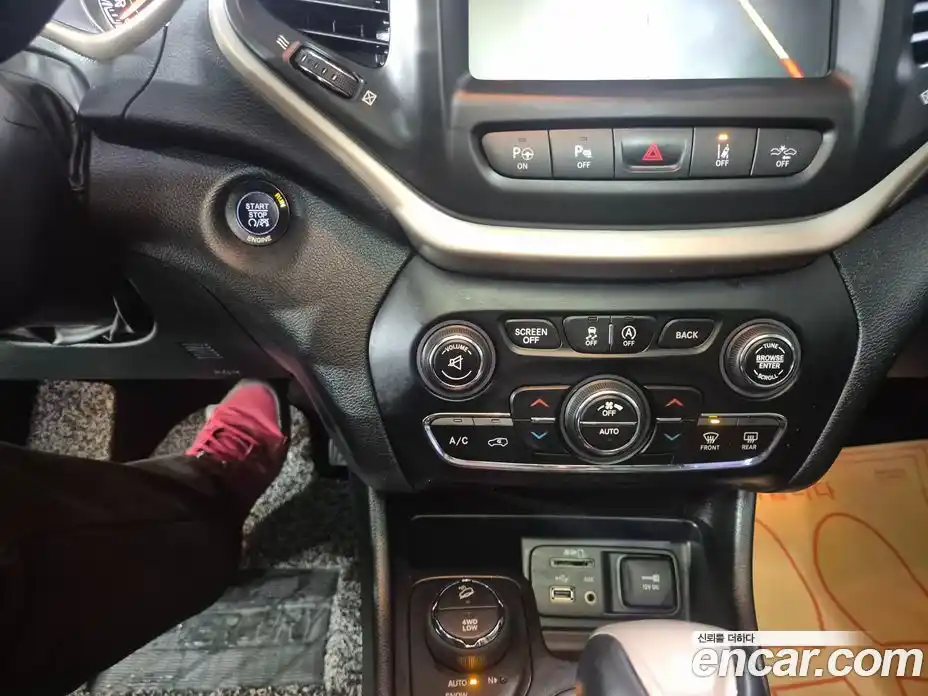 Jeep Cherokee 2015 2.0 Автомат в Москве № 170066, фото 14