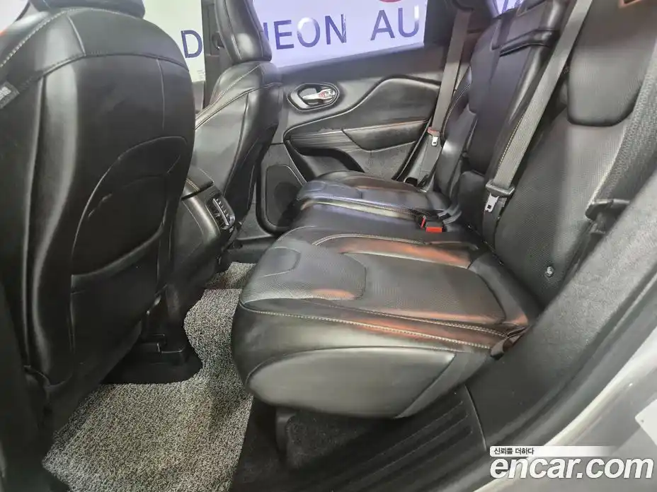 Jeep Cherokee 2015 2.0 Автомат в Москве № 170066, фото 17