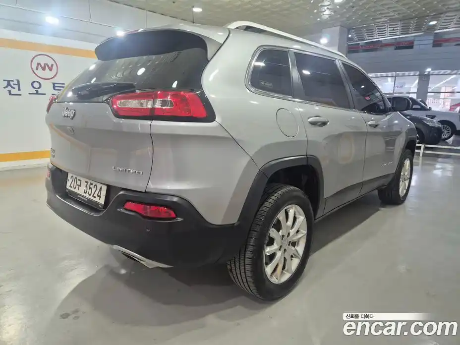 Jeep Cherokee 2015 2.0 Автомат в Москве № 170066, фото 4
