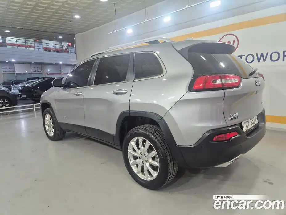 Jeep Cherokee 2015 2.0 Автомат в Москве № 170066, фото 5