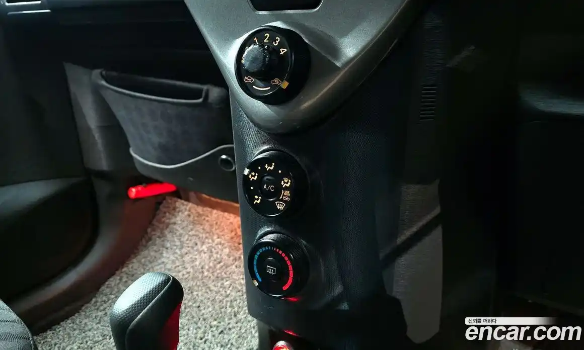 Toyota iQ 2010 1.0 Автомат в Москве № 170093, фото 12