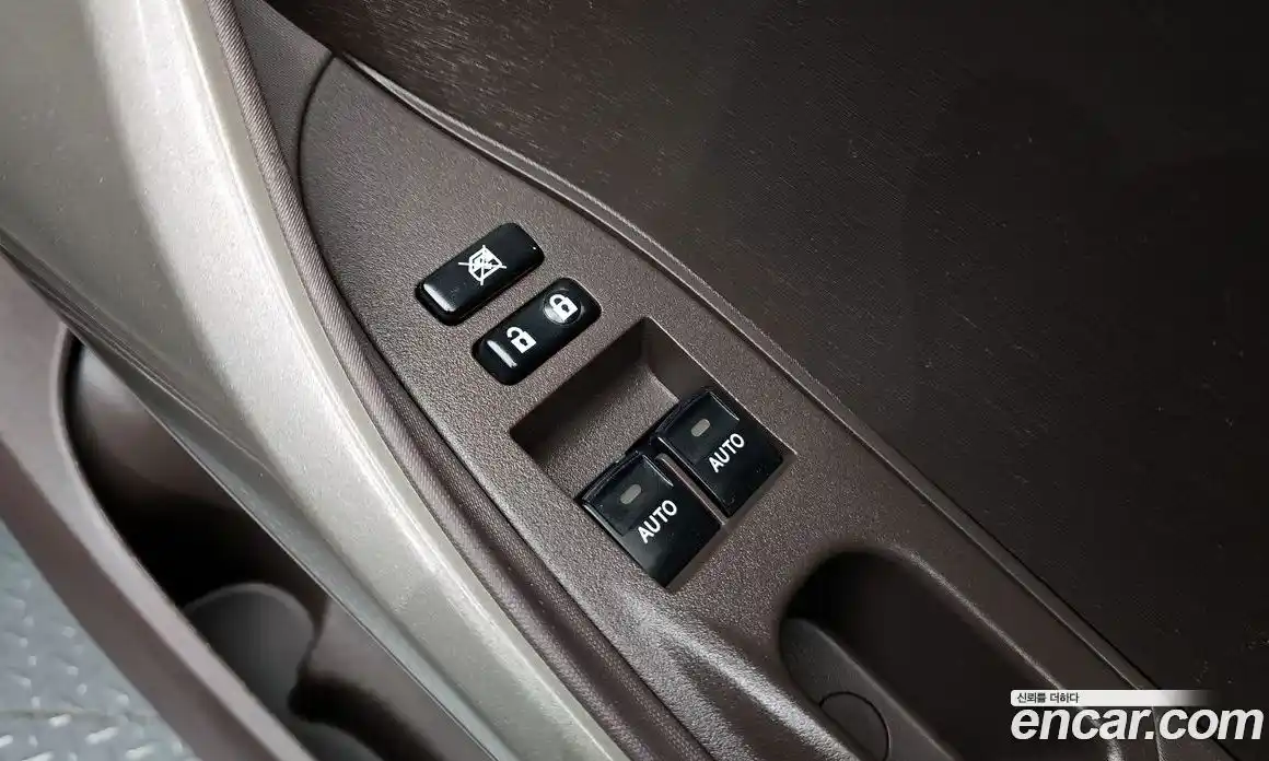 Toyota iQ 2010 1.0 Автомат в Москве № 170093, фото 19