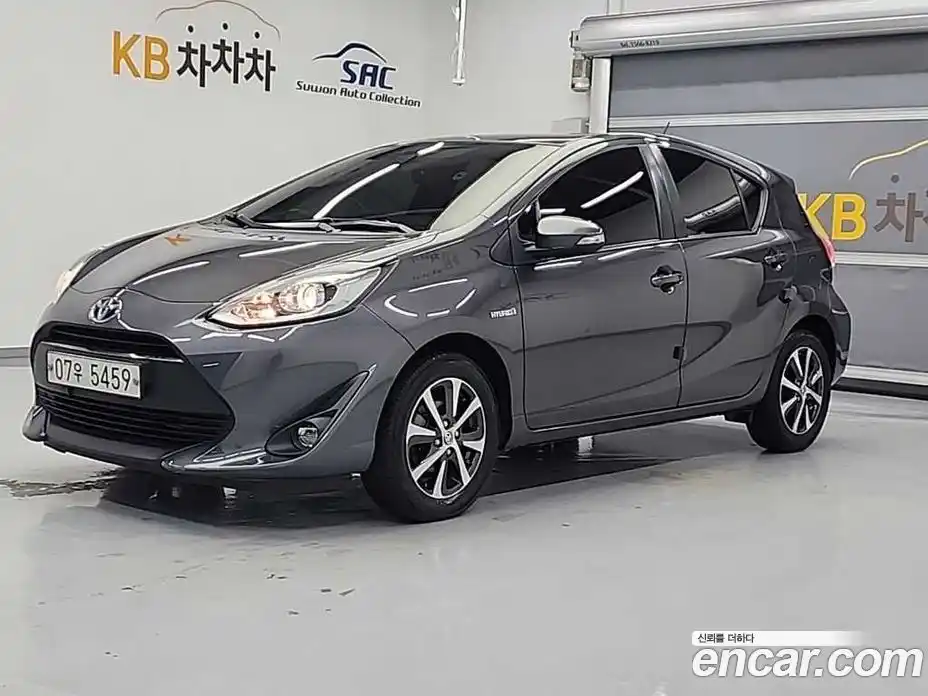 Toyota Prius 2018 1.5 Автомат в Москве № 170322, фото 1