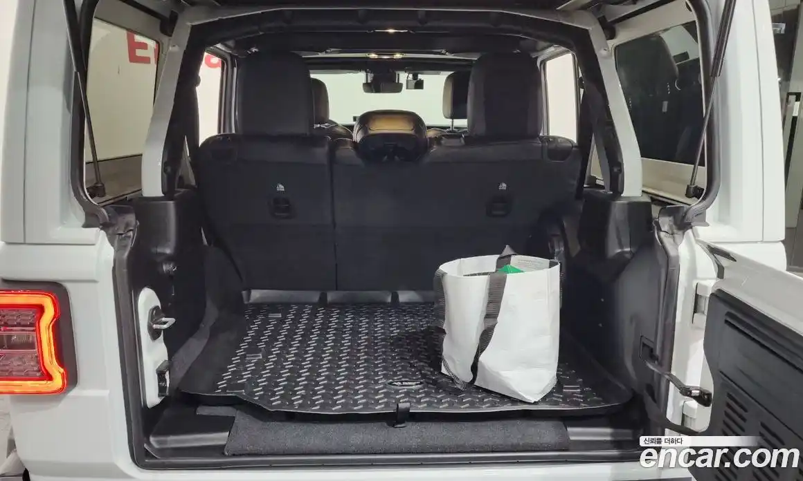 Jeep Wrangler 2023 2.0 Автомат в Москве № 182583, фото 17