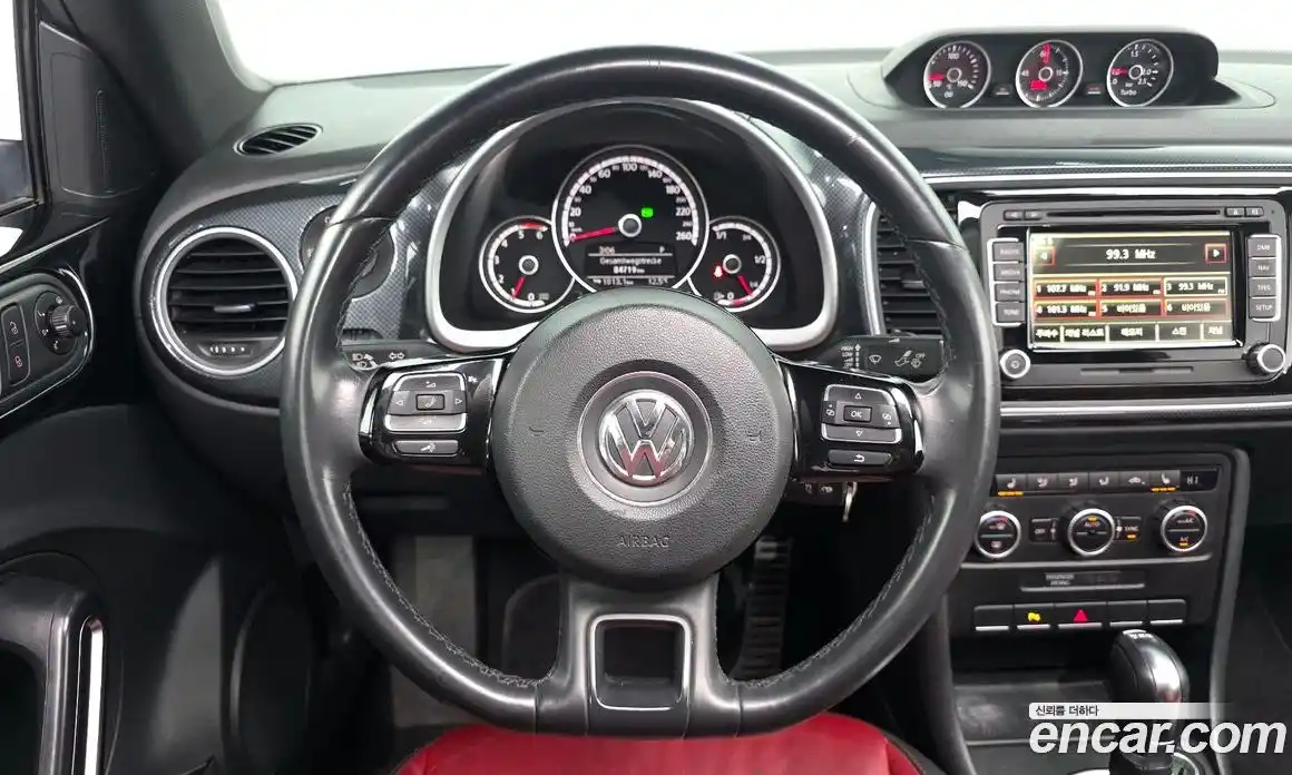 Volkswagen Beatle 2014 2.0 Автомат в Москве № 185411, фото 19