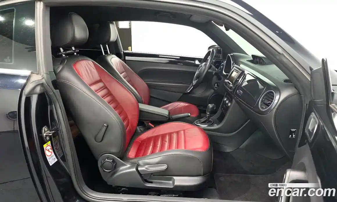 Volkswagen Beatle 2014 2.0 Автомат в Москве № 185411, фото 4