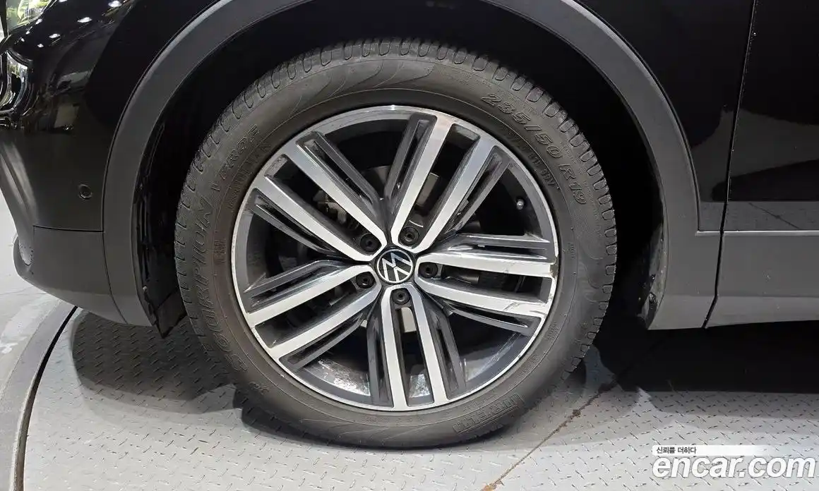 Volkswagen Tiguan 2023 2.0 Автомат в Москве № 199040, фото 2