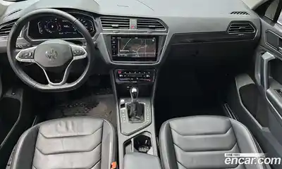 Volkswagen Tiguan 2023 2.0 Автомат в Москве № 199040, миниатюра 3