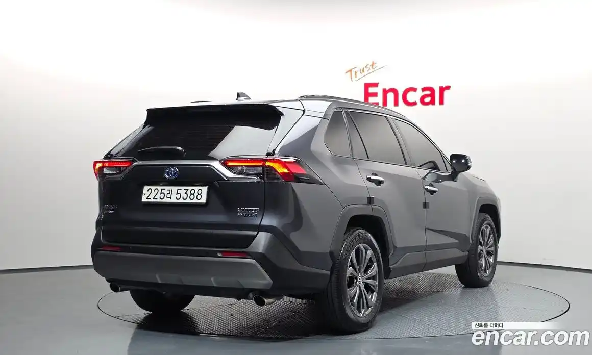 Toyota RAV4 2024 2.5 Автомат в Москве № 199550, фото 18