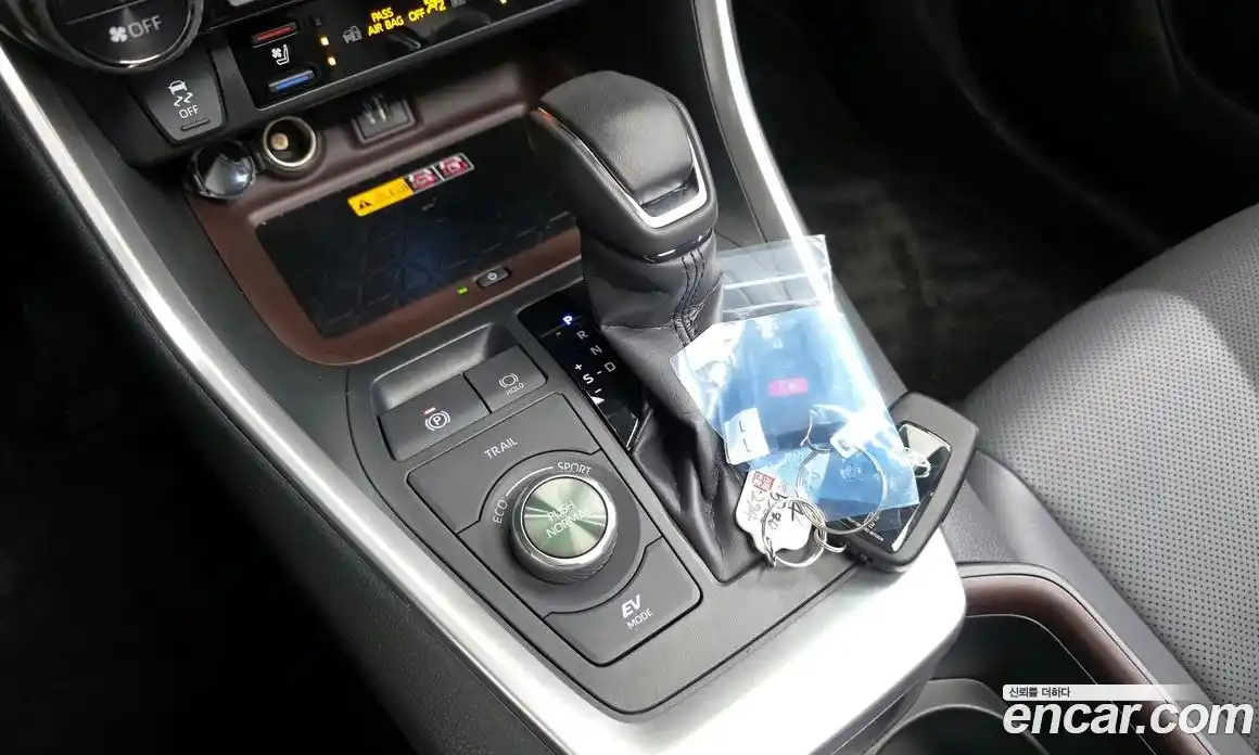 Toyota RAV4 2024 2.5 Автомат в Москве № 199550, фото 3