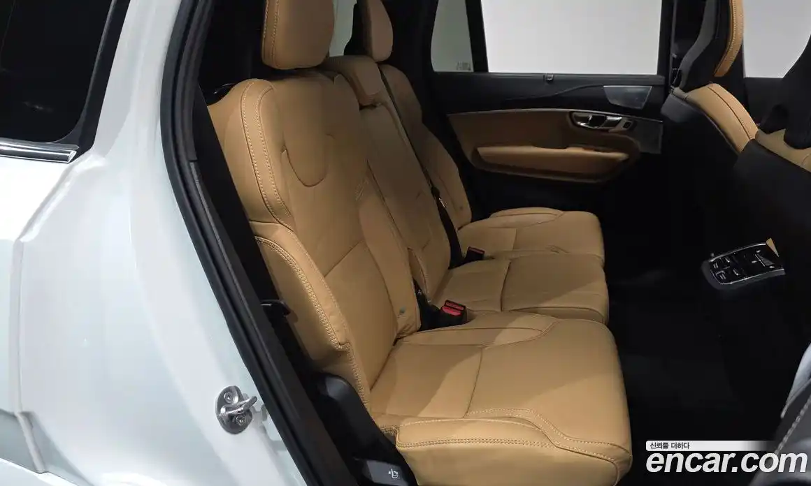 Volvo XC90 2025 2.0 Автомат в Москве № 212787, фото 2