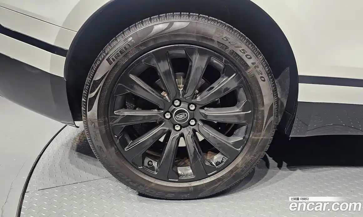 Land Rover Range-Rover Velar 2023 3.0 Автомат в Москве № 213375, фото 15