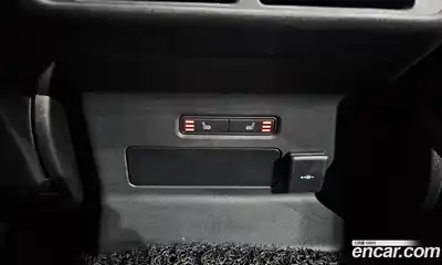 Land Rover Range-Rover Velar 2023 3.0 Автомат в Москве № 213375, миниатюра 9