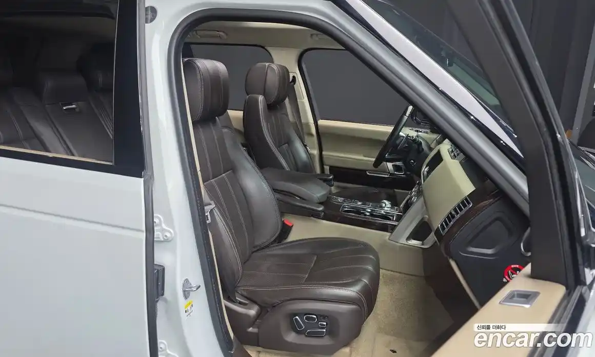 Land Rover Range-Rover 2015 4.4 Автомат в Москве № 213694, фото 11