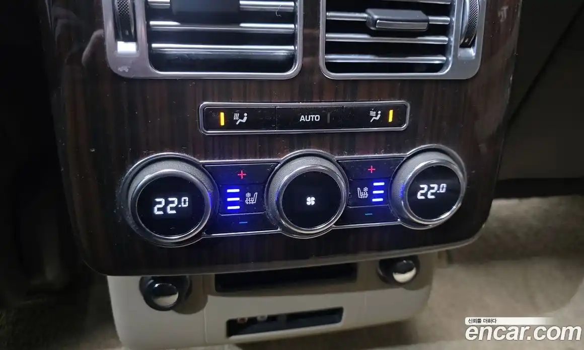 Land Rover Range-Rover 2015 4.4 Автомат в Москве № 213694, фото 17