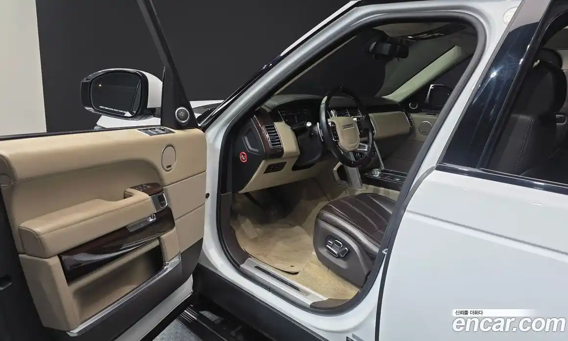 Land Rover Range-Rover 2015 4.4 Автомат в Москве № 213694, фото 9