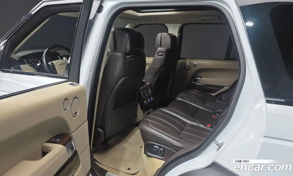 Land Rover Range-Rover 2015 4.4 Автомат в Москве № 213694, фото 10