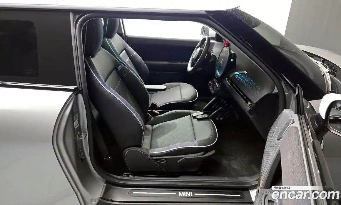 Mini Cooper 2024 0.1 Автомат в Москве № 213931, фото 18