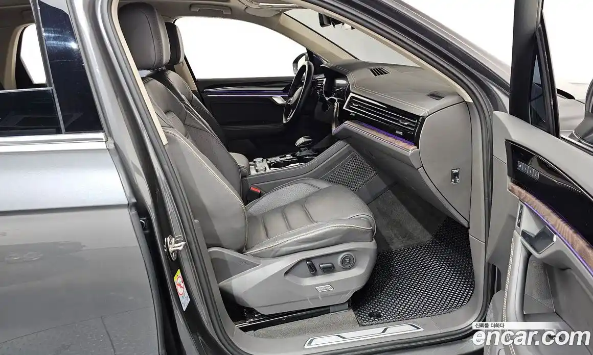 Volkswagen Touareg 2023 3.0 Автомат в Москве № 215260, фото 20