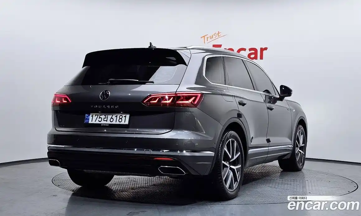 Volkswagen Touareg 2023 3.0 Автомат в Москве № 215260, фото 4
